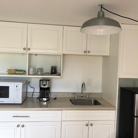 One Bedroom Suite Near Hillside Mall Oak Bay Eksteriør bilde